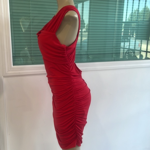 Prity red dress - Picture 2 of 5
